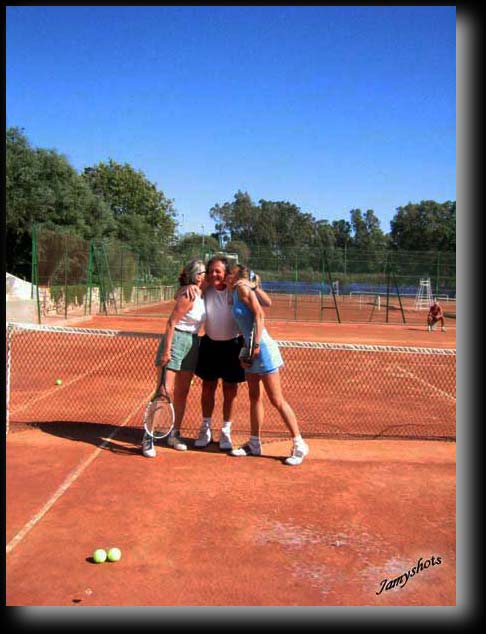 Christine, C�cile et leur �ducateur