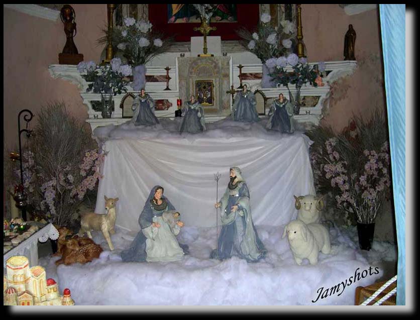 Cr�che sur l'autel de la Chapelle Saint Pierre