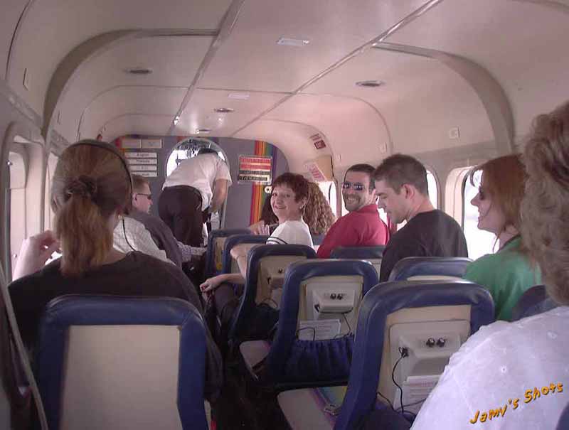 Geneviève et Guy à bord De Scenic Airlines.