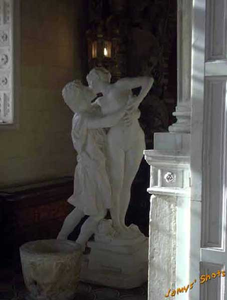 Baiser vol�. entr�e principale du Ch�teau