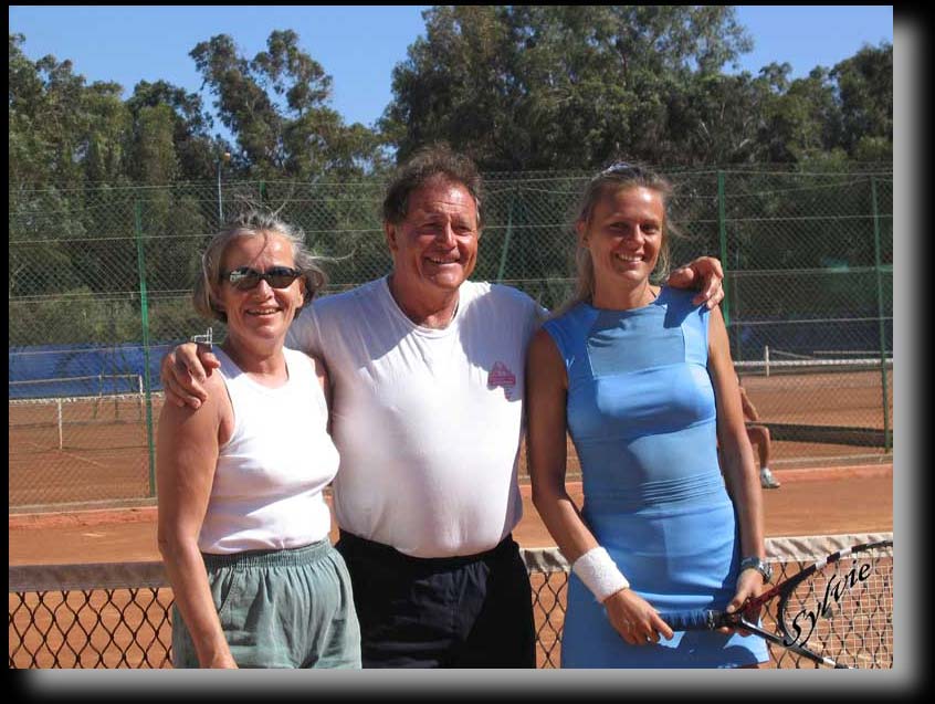 Un arbitre bien entour�