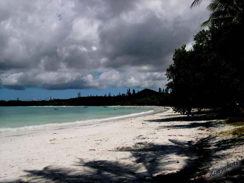 Ariv�e sur l'ile dans la baie de Kuto