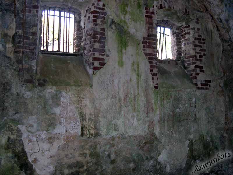 vestiges du bagne de l'ile des pins