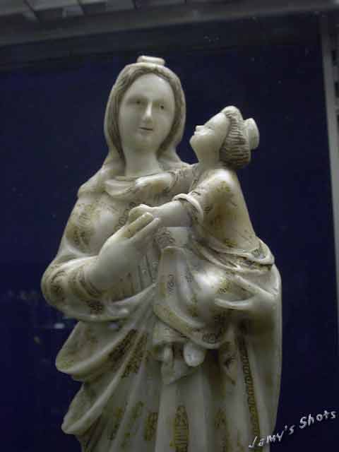 Vierge et l'enfant. Mus�e de l'�glise