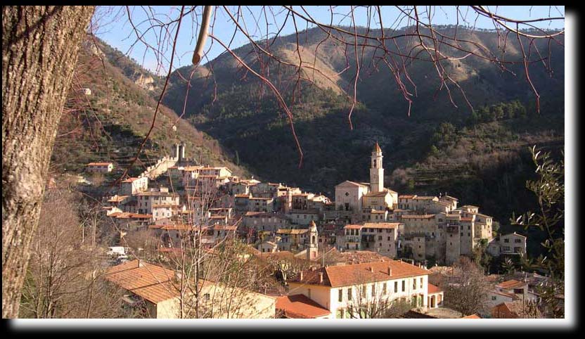 Luceram � la sortie du village.