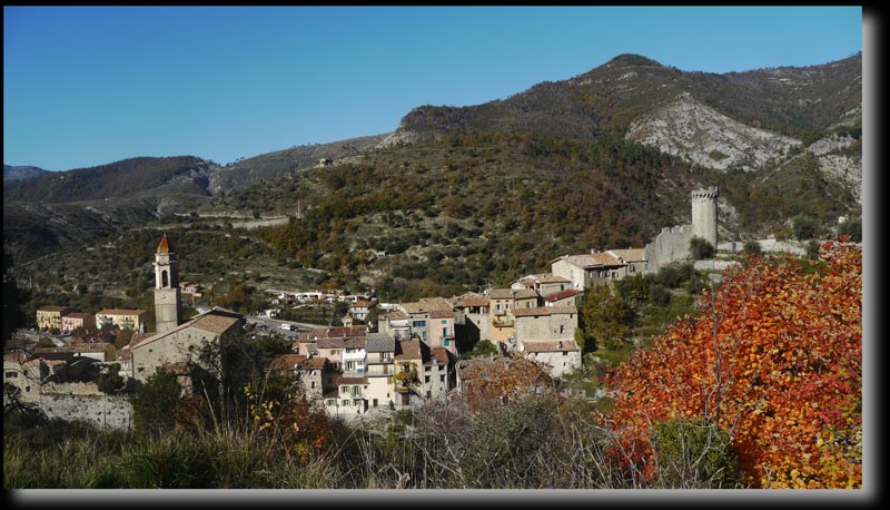 Luceram. Vue de la face Est.