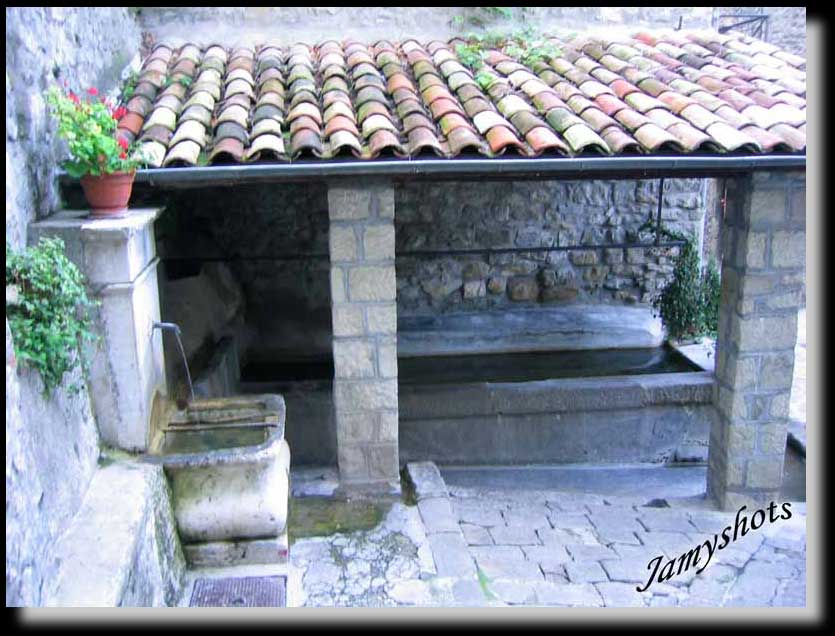 Un des lavoirs du village du haut