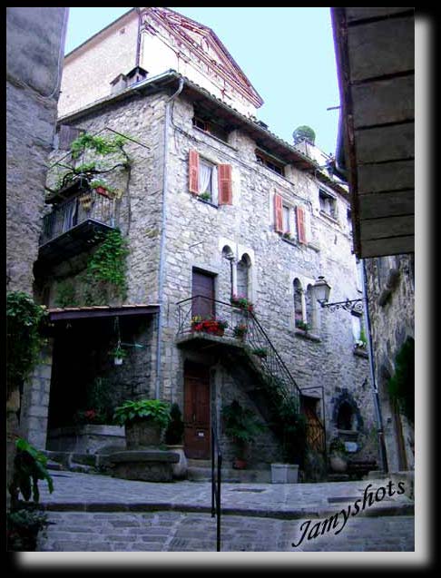 Mont�e vers l'�glise