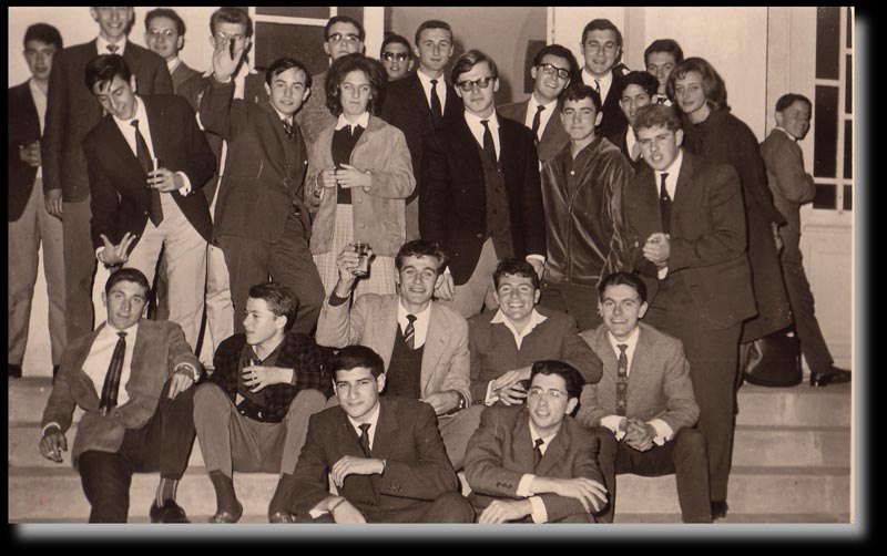 Sur les marches du Lyc�e Regnault en 1962