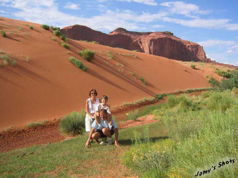 Roselyne, Jean Louis et petit Paul Dubourguais à Monument Valley