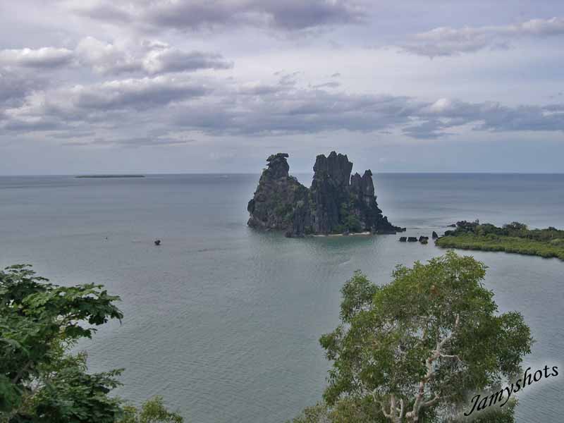 Hiengh�ne, la poule couveuse