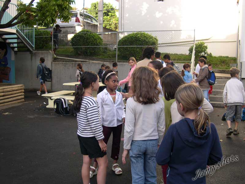 Dans la cour de l'�cole Saint Jean-Baptiste