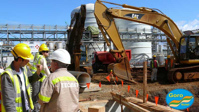 Christian Delpias Directeur de Tecbat avec les ing�nieurs de VINCI