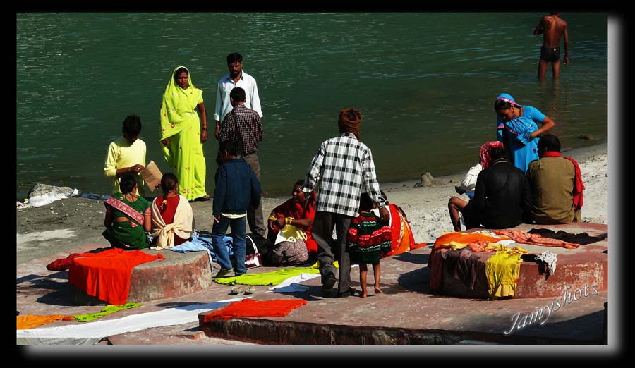 Soirée au bord du Gange à Rishikesh