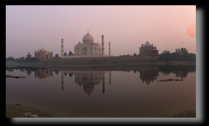 Cr�puscule sur le Taj Mahal