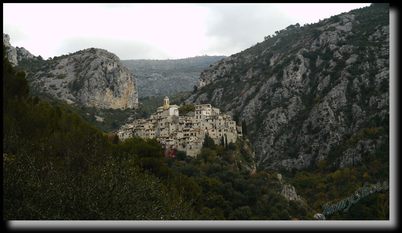Panorama du village de Peillon