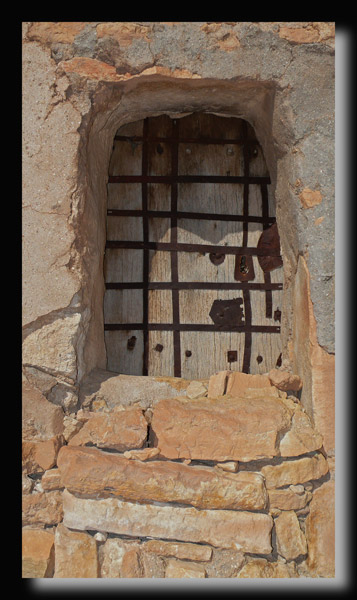 Porte de "GHORFAS" destin� aux grains et olives