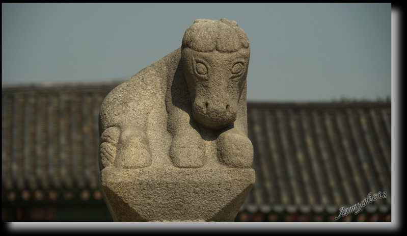 Cheval, gardien du Palais