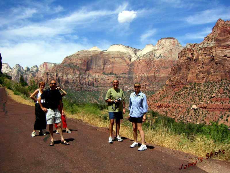 Roselyne, Alain, Hervé et Magali dans le passage de Zion. Le 11 Août 2003